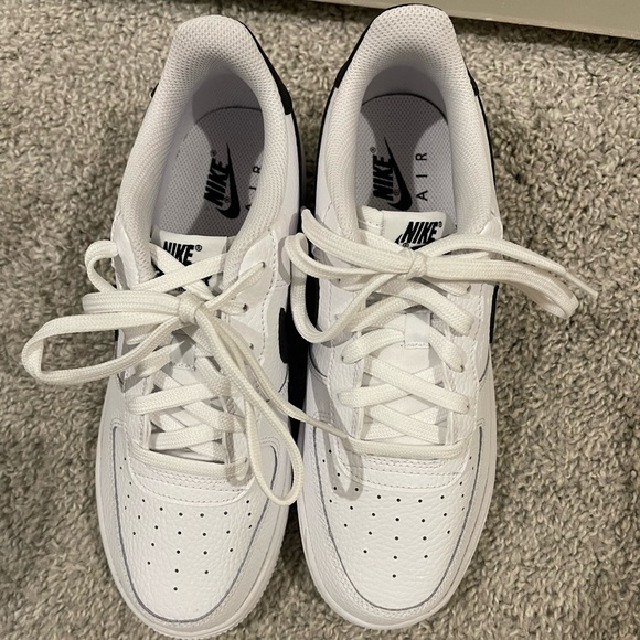 Nike Air Force 1’s black and white - Picture 3 of 5